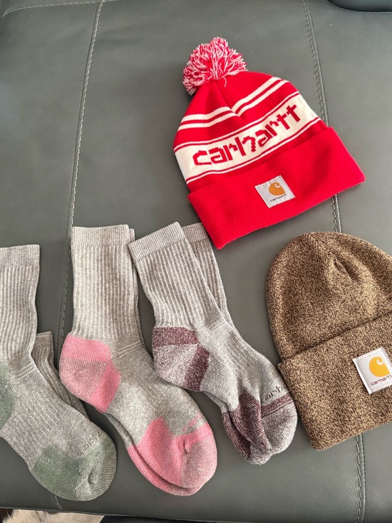 Carhartt Accessories - Carhartt hat and sock bundle